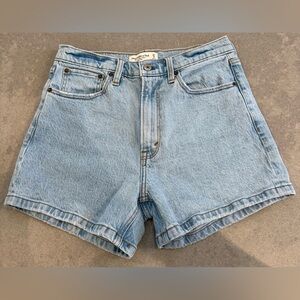 Abercrombie and Fitch Women’s Mom Jean Shorts Size 27/4